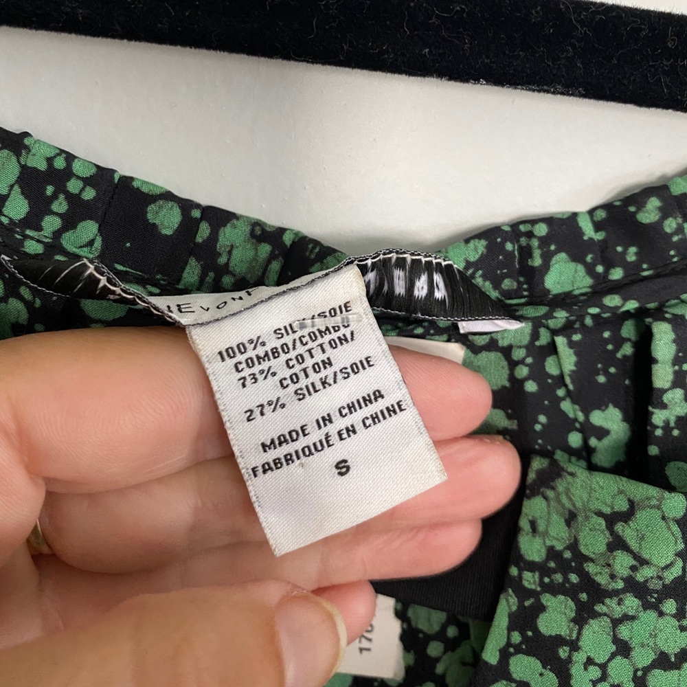 Diane von Fürstenberg Silk Blouse Puff Sleeve Green Splatter Print size Small - Picture 12 of 13